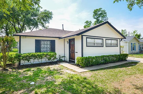 3914 Daphne St Photo 1