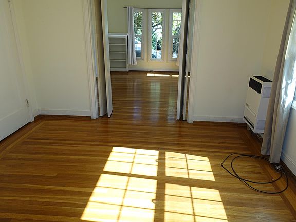 4th image of 2571 Virginia St