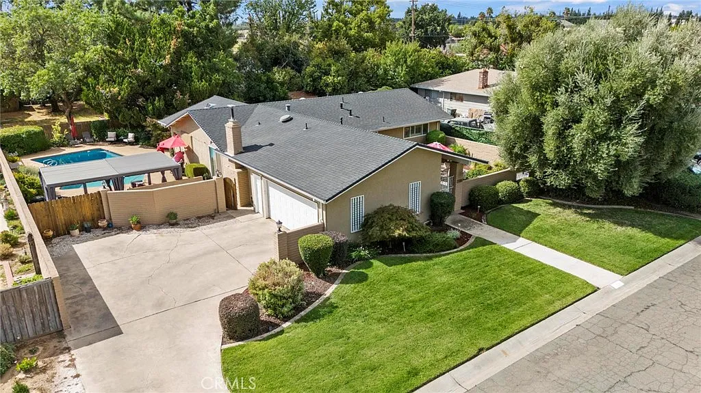 2404 Bryan Way photo 1