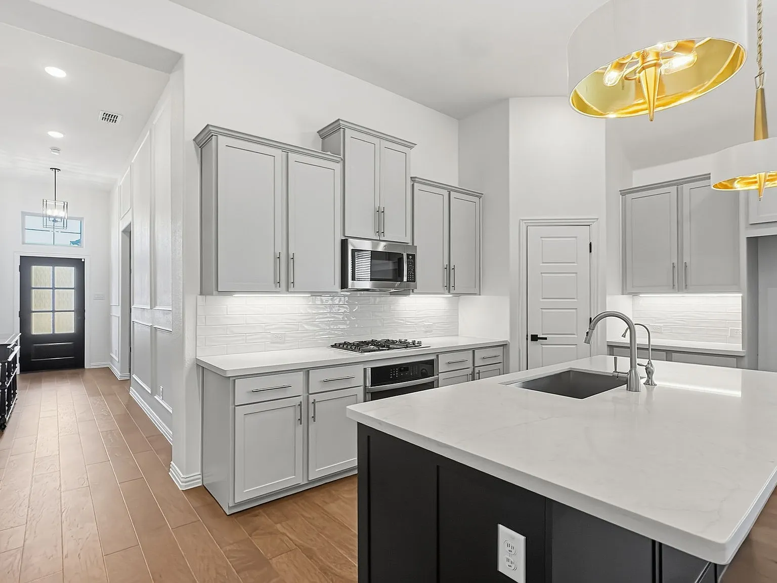 4 bed, 2093 sqft, $3,500 — Photo 4