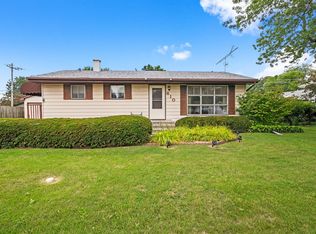 610 N Edgelawn Dr, Aurora, IL 60506