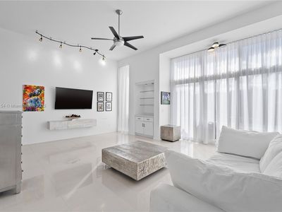 3936 NE 168th St #7, North Miami Beach, FL, 33160