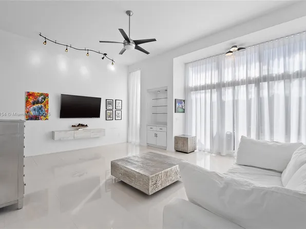 3936 NE 168th St #7, North Miami Beach, FL 33160