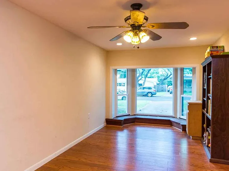 1207 Fieldcrest Dr — Photo 6