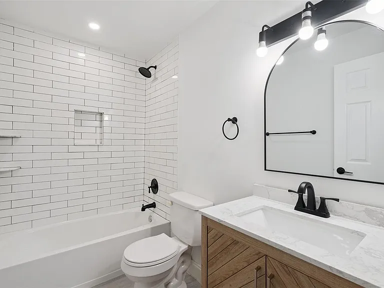 530 Hunter Cir — Photo 23