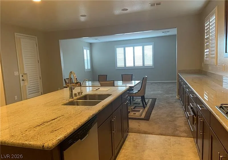 5 bed, 4.0 bath, 3788 sqft, $3,395 — Photo 4