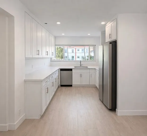 330 S Kenmore Ave #10 — Photo 5
