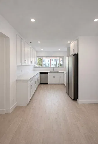 324 S Kenmore Ave Photo 1