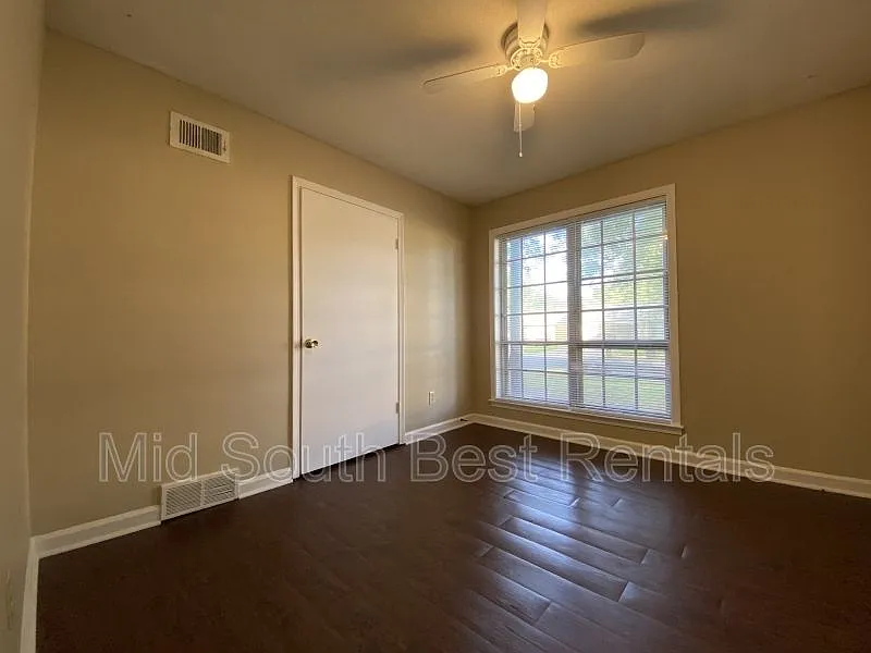 1192 Heathcliff Dr — Photo 2