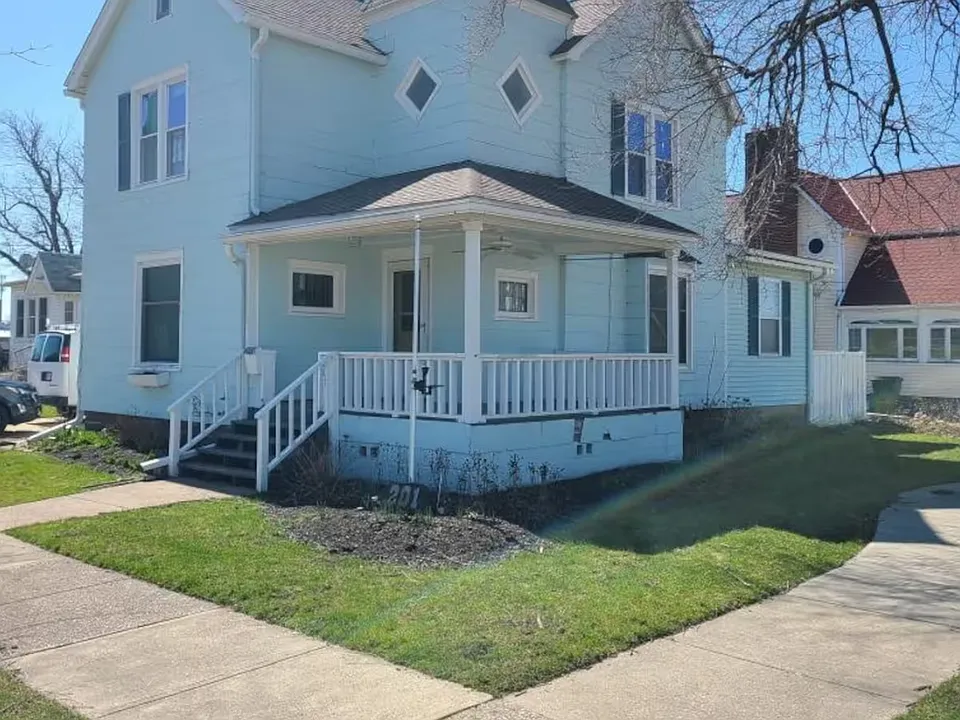 201 Eagle St