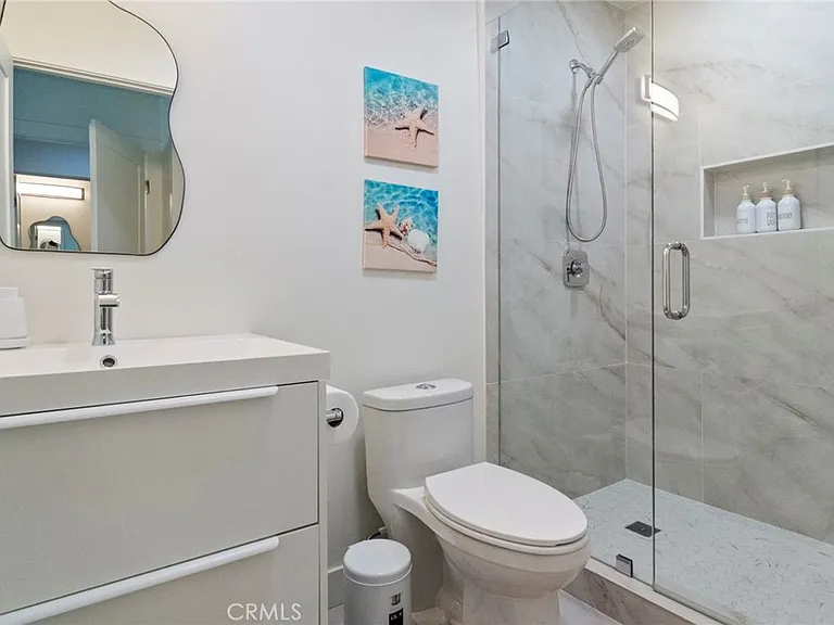 24136 Kittridge St — Photo 21