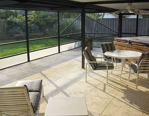 Oversize screened patio