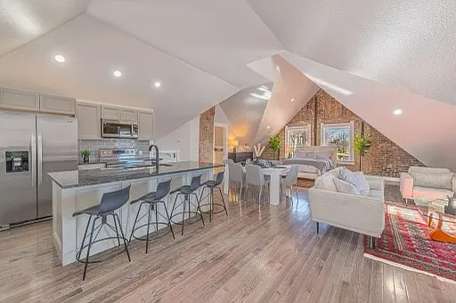 1 bed, 1200 sqft, $2,000 — Photo 3