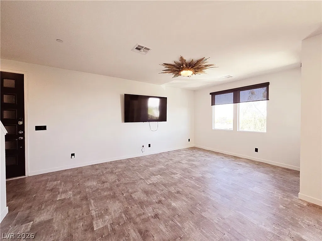 2 bed, 2.5 bath, 1369 sqft, $2,350 — Photo 2