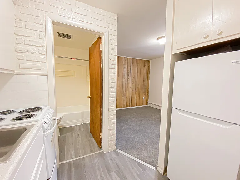 218 South Whitney Street — Photo 1
