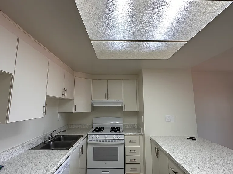 115 N West St #200 — Photo 4