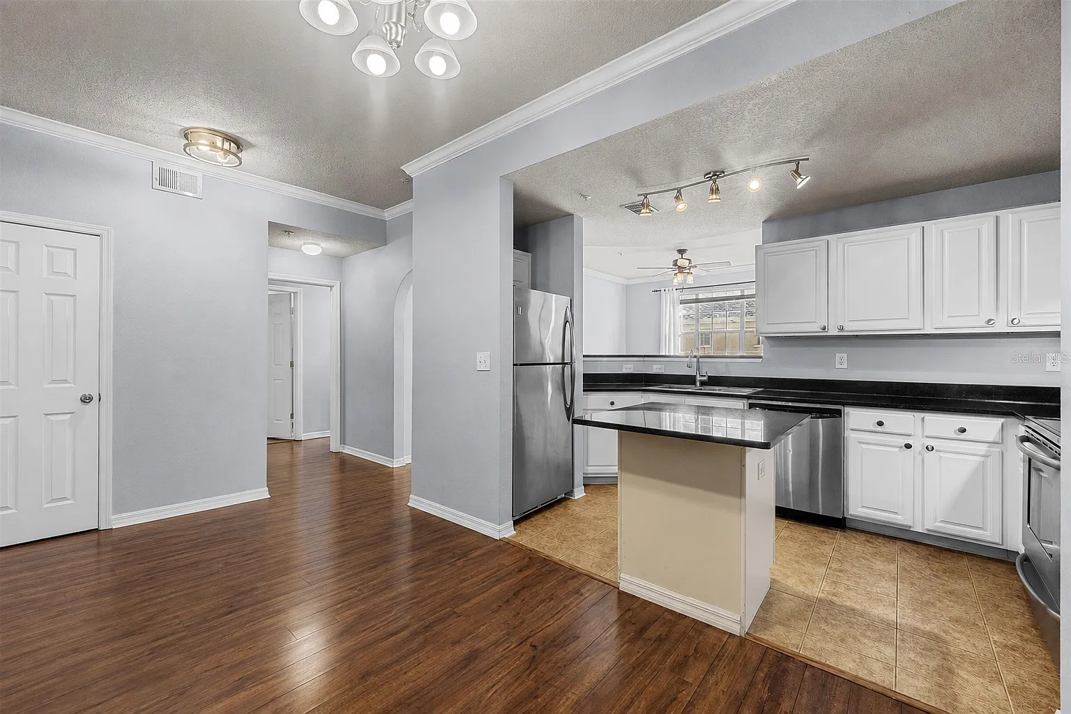 2 bed, 1076 sqft, $3,050 — Photo 4