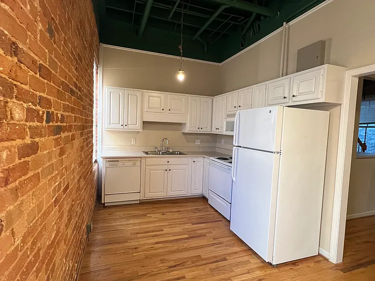 196 W Main St #4 — Photo 2