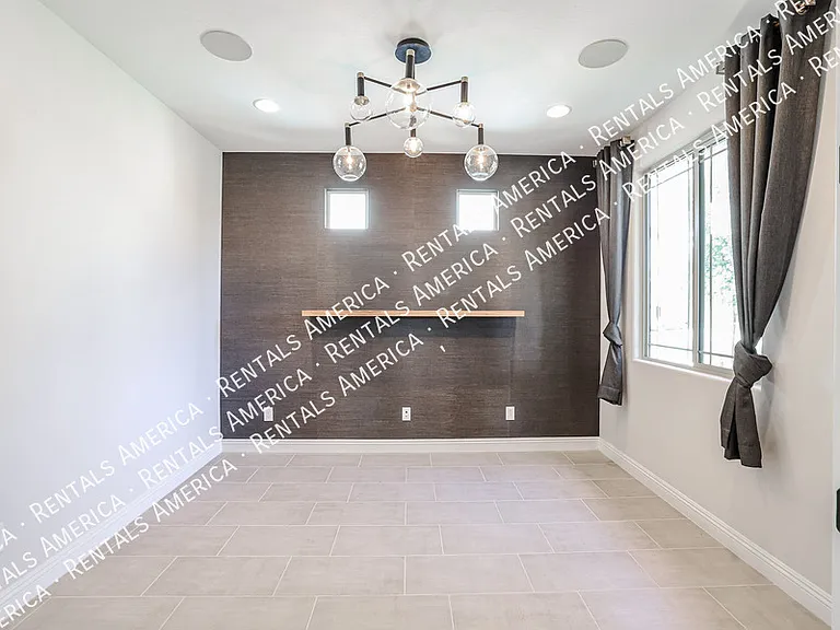 8817 W Luke Ave — Photo 5