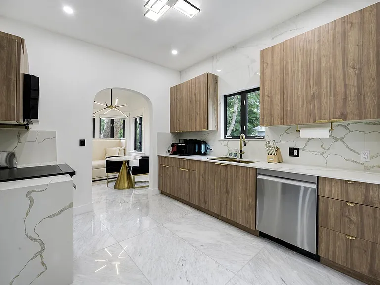 1629 S Lakeside Dr — Photo 4