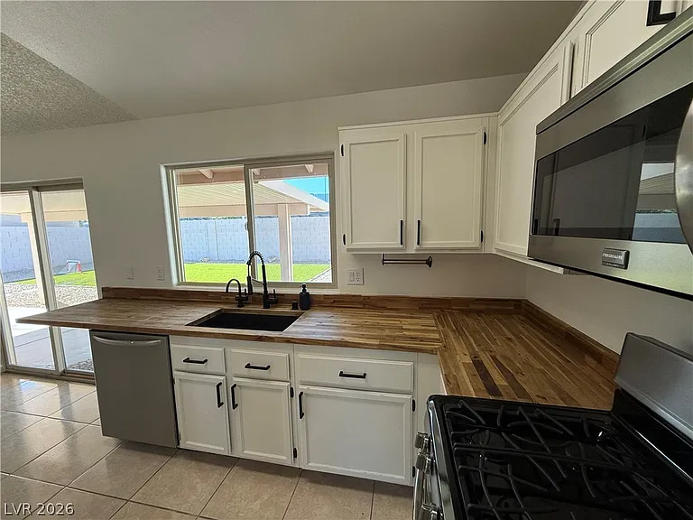 488 Chelsea Dr — Photo 6