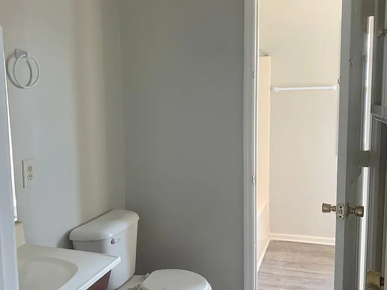 1202 Bay St — Photo 3