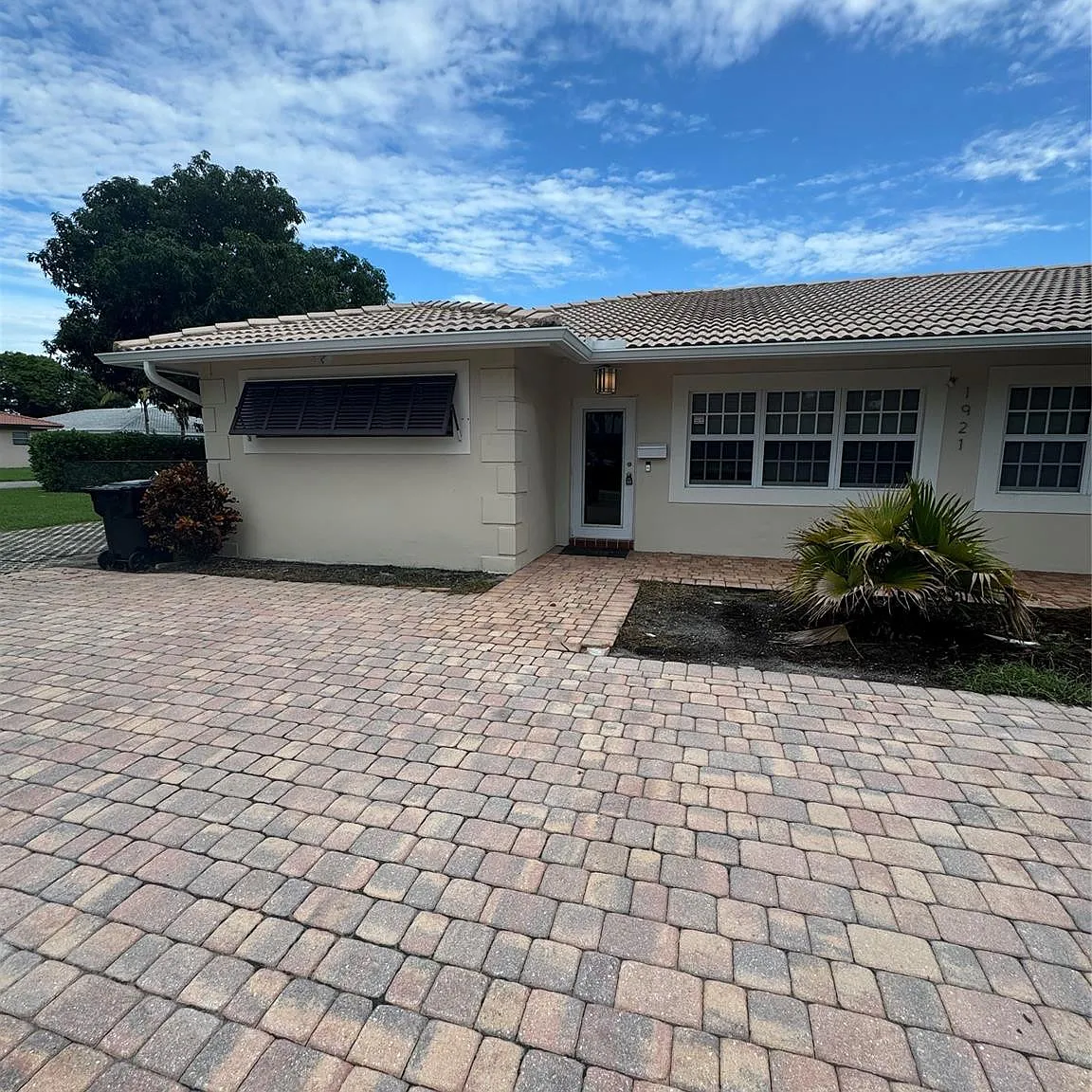 2 bed, 2.0 bath, 3367 sqft, $3,200 — Photo 1