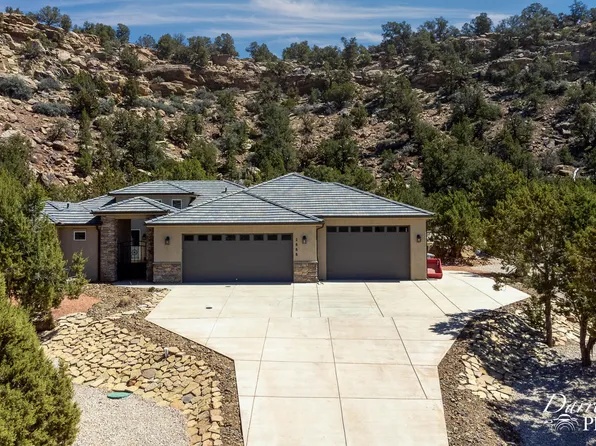 2888 N Foothill Dr, Apple Valley, UT 84737