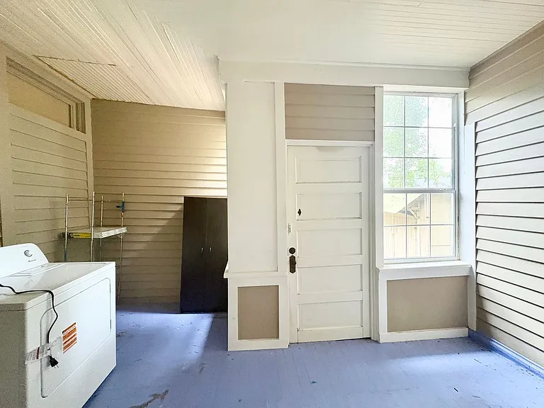 215 Versailles Blvd — Photo 19