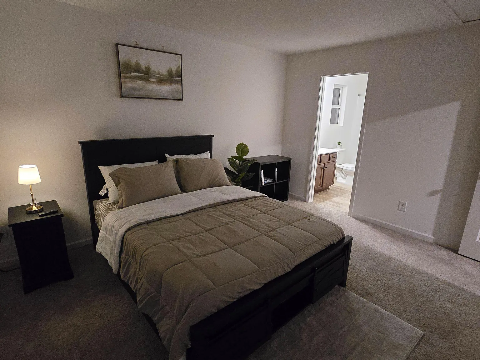 2 bed, 2.0 bath, 2098 sqft, $1,663 — Photo 2