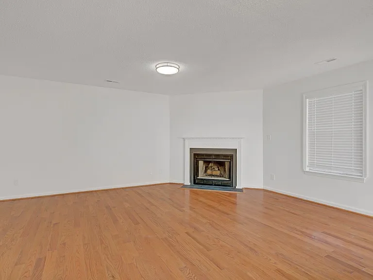 453 Waverly Pl — Photo 20