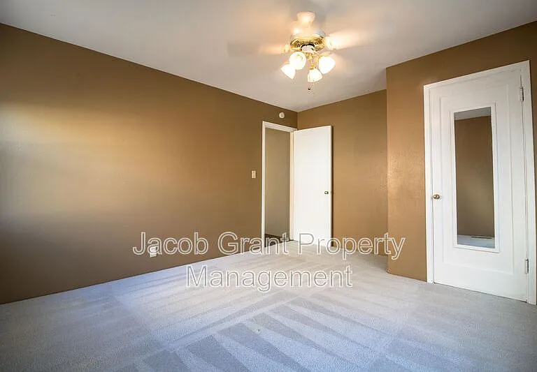 251 Garden St — Photo 8