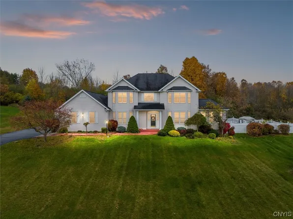 32 Danberry Rd, New Hartford, NY 13413