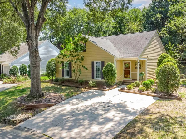 2605 Hillmont Dr, Charlotte, NC 28226