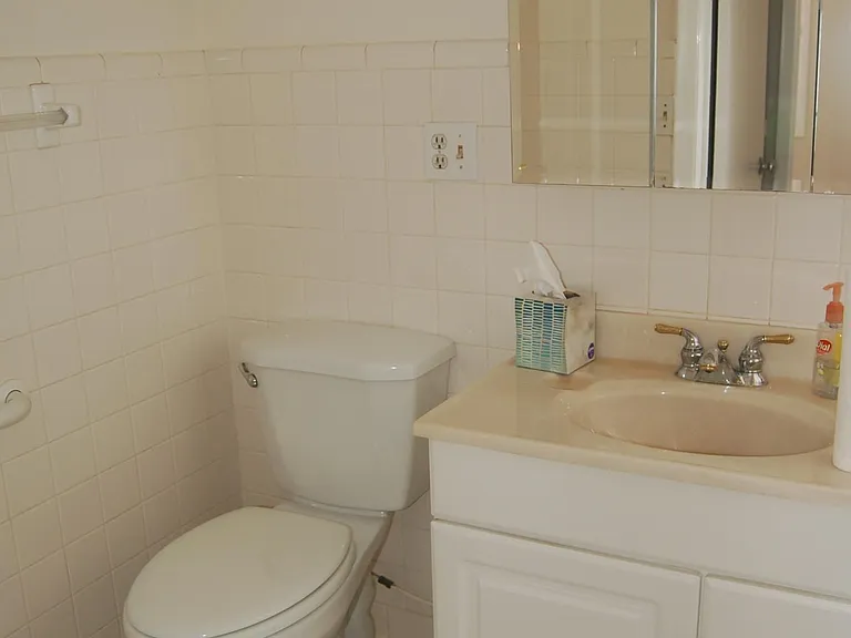 1920 Woodcrest Dr #13 — Photo 11