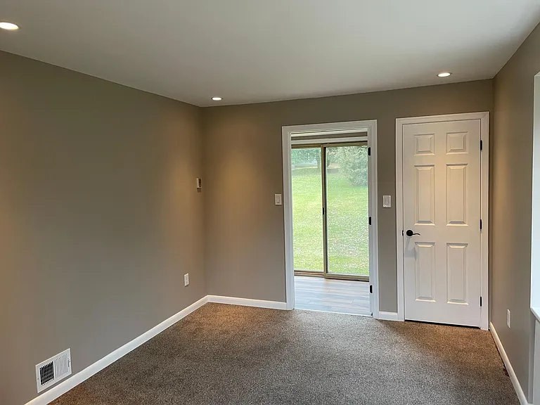 105 E Ring Factory Rd — Photo 12