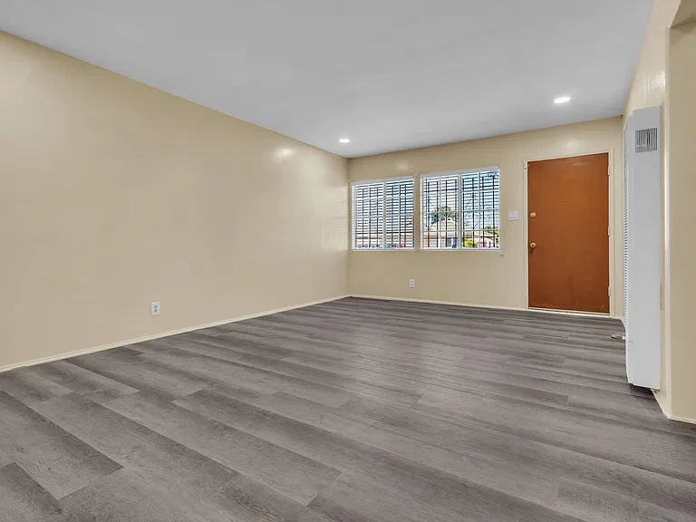 1239 W Carlton Pl — Photo 5
