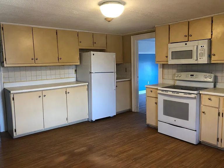 569 Winthrop St #3 — Photo 6