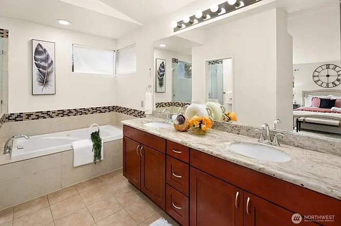 24341 SE 42nd Pl — Photo 15
