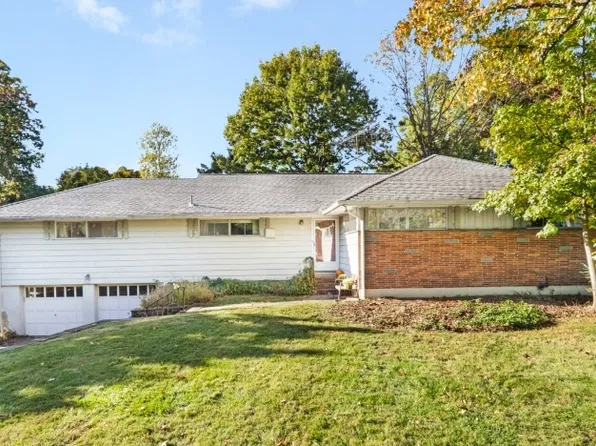 11 Hamilton Drive East, North Caldwell Boro, NJ 07006