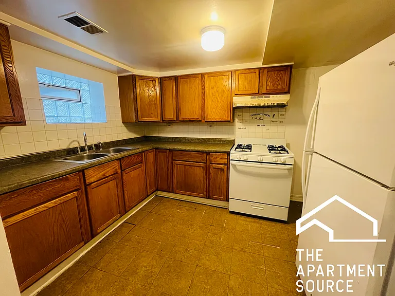 5214 W Crystal St #1 — Photo 2