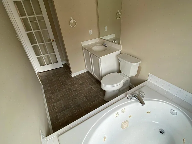 402 Dundee Pl — Photo 10