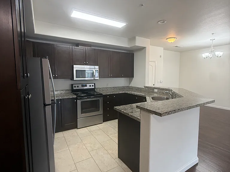 Diamond Creek Condominiums/ Apartments — Photo 31