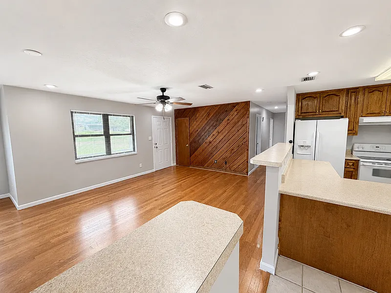 3 bed, 2.0 bath, 1278 sqft, $1,800 — Photo 4