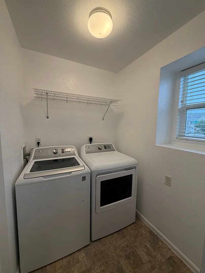 2 Story End Unit with 3 BR/2 1/2 BA — Photo 4