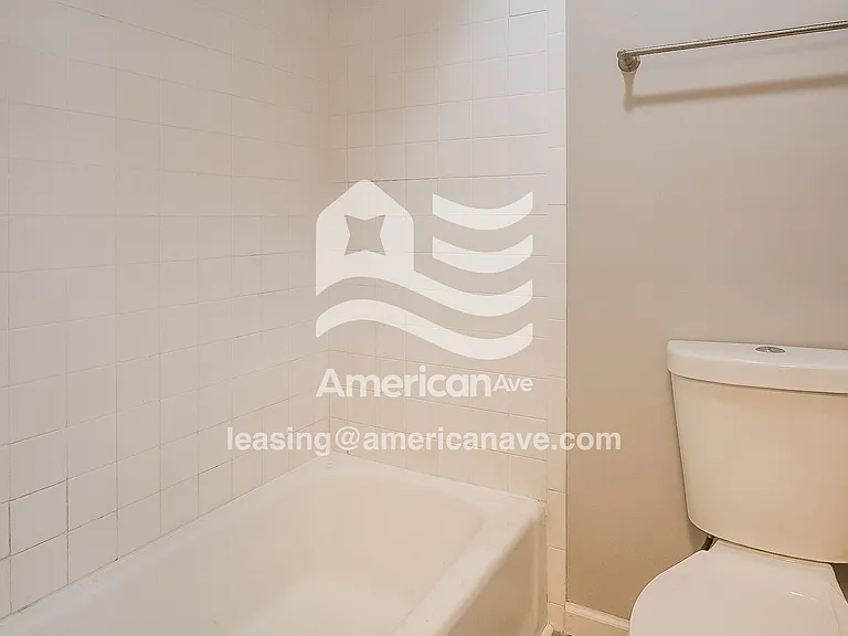 877811_009_wm_-_main_bathroom_13276003.jpg