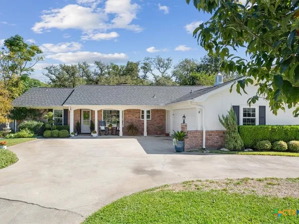 717 Whispering Oaks Dr, Salado, TX 76571