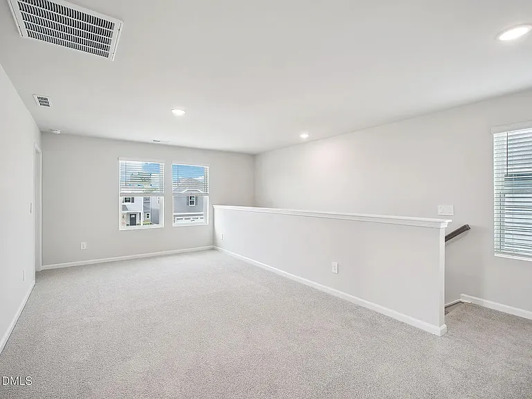 1040 Saint Lawrence Dr — Photo 16