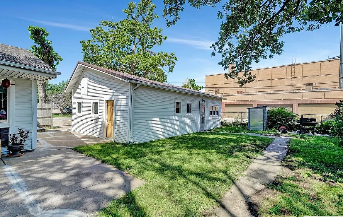 2 bed, 1800 sqft, $1,650 — Photo 3