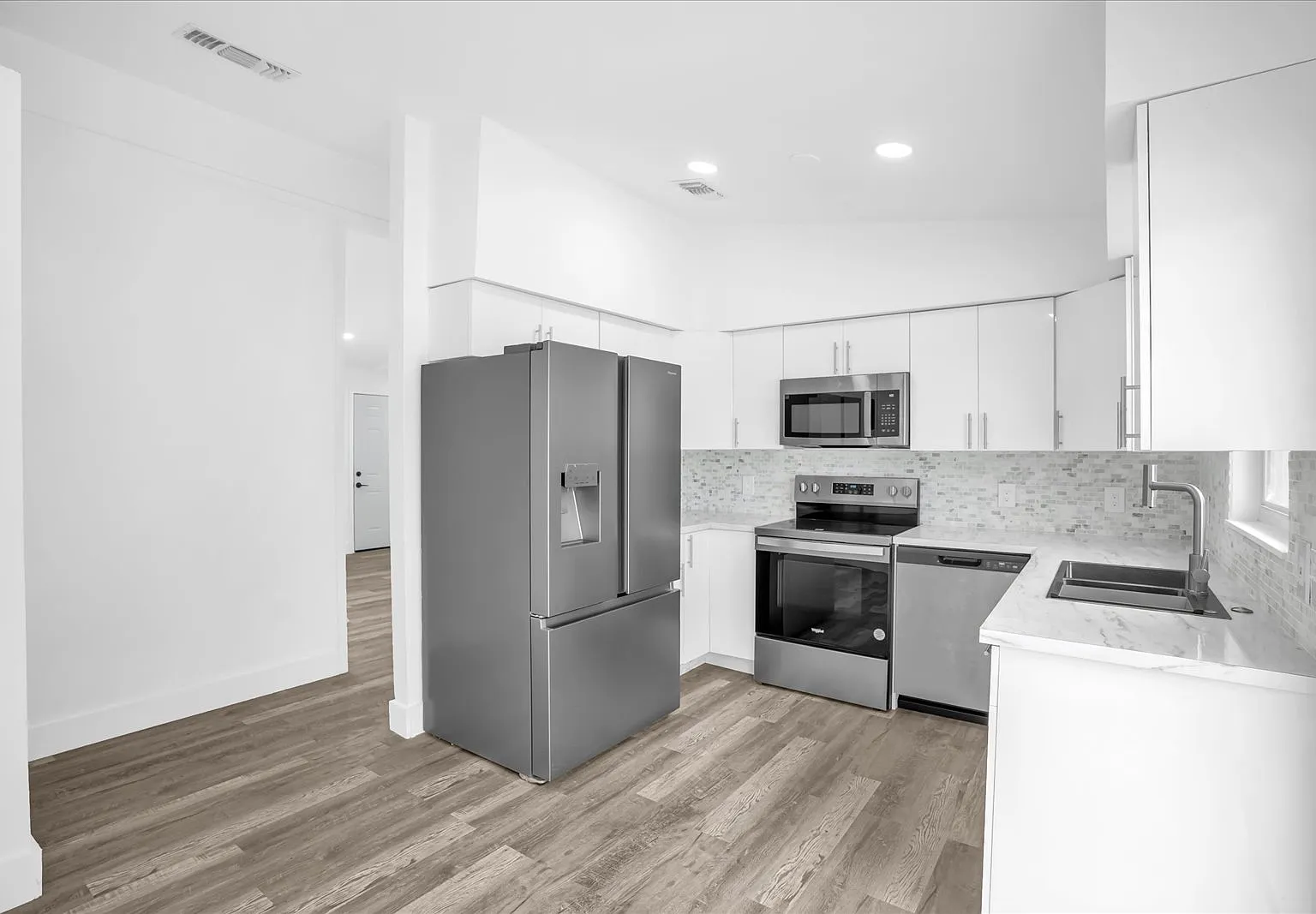 3 bed, 1400 sqft, $2,000 — Photo 2